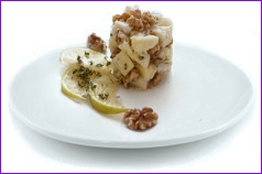 Tartare din pere, branza pecorino si nuci